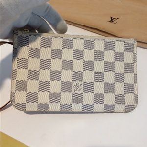 LOUIS VUITTON NEVERFULL CLUTCH